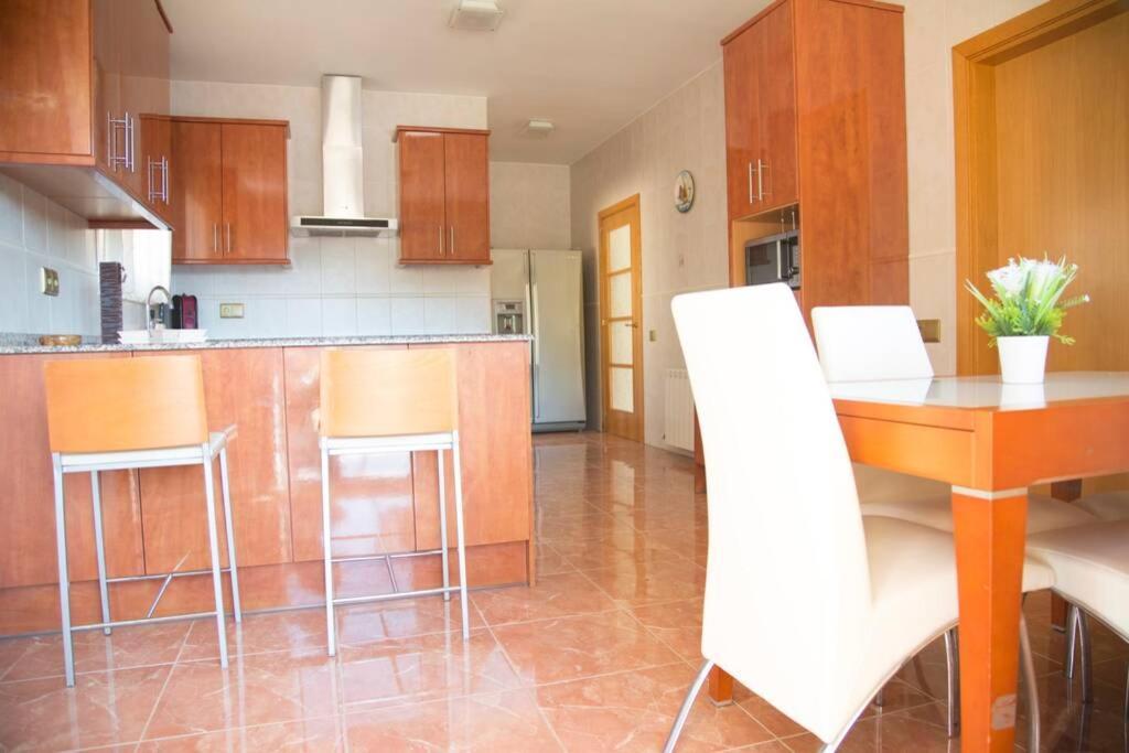 Willa Casa Bella Con Piscina Caldes De Montbui Zewnętrze zdjęcie