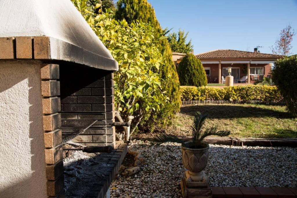 Willa Casa Bella Con Piscina Caldes De Montbui Zewnętrze zdjęcie