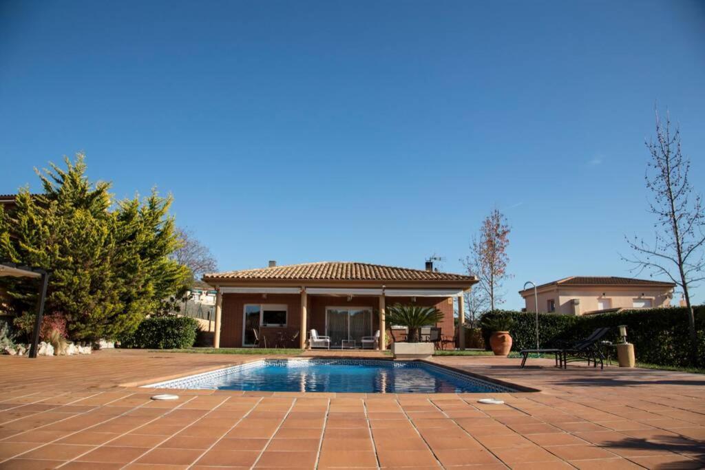 Willa Casa Bella Con Piscina Caldes De Montbui Zewnętrze zdjęcie