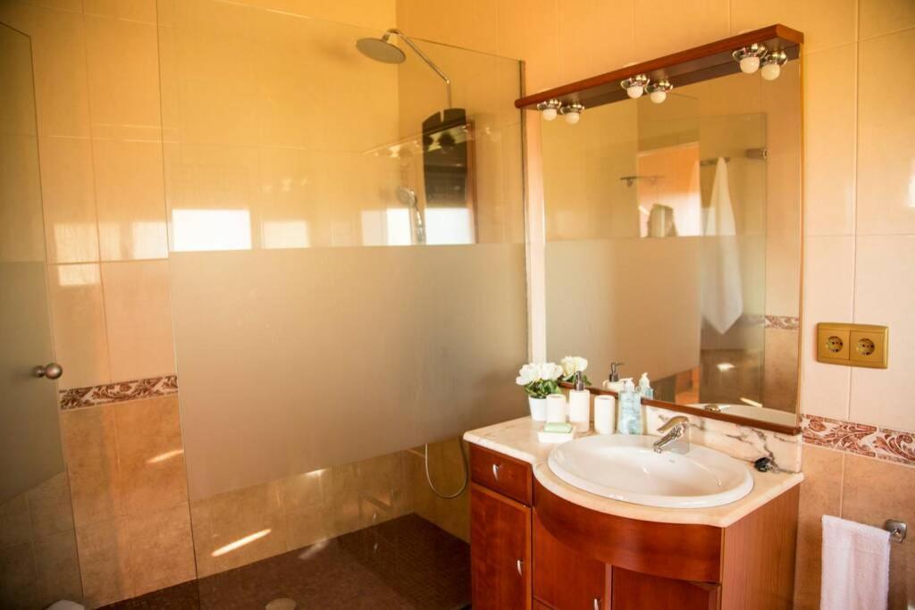 Willa Casa Bella Con Piscina Caldes De Montbui Zewnętrze zdjęcie